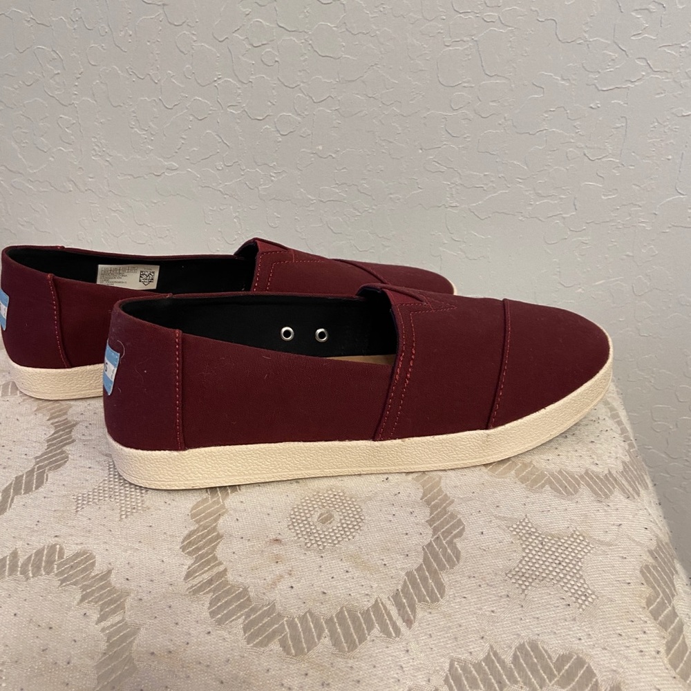 Tom’s Avalon Sneaker sz 8.5 brand new!